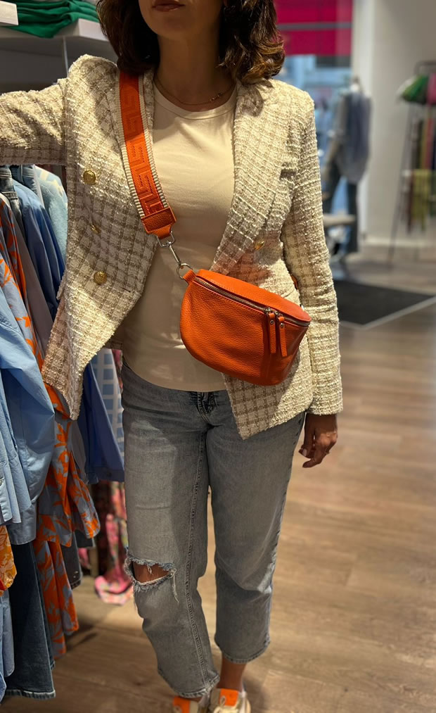 OecherDeal prsentiert AAMO mit der Crossbody-Bag