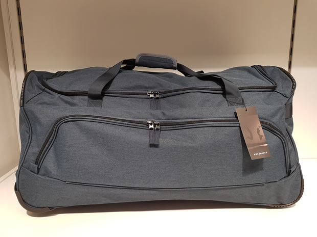 OecherDeal prsentiert Mode in Leder Vorpeil mit einer Rollentasche