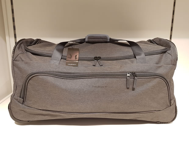 OecherDeal prsentiert Mode in Leder Vorpeil mit einer Rollentasche